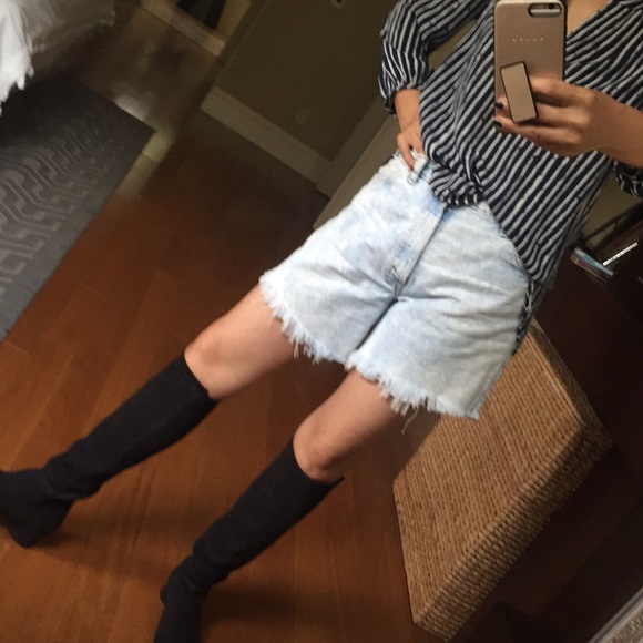 High waist Vintage Levi’s shorts 🌺b4 - Picture 4 of 8